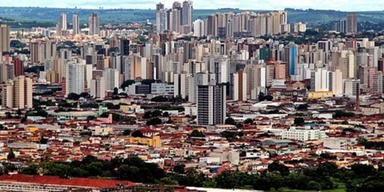 Esta cidade paulista vive e respira futebol de várzea todo fim de semana
