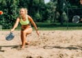 Beach tennis conquista brasileiros, mas alerta para lesões