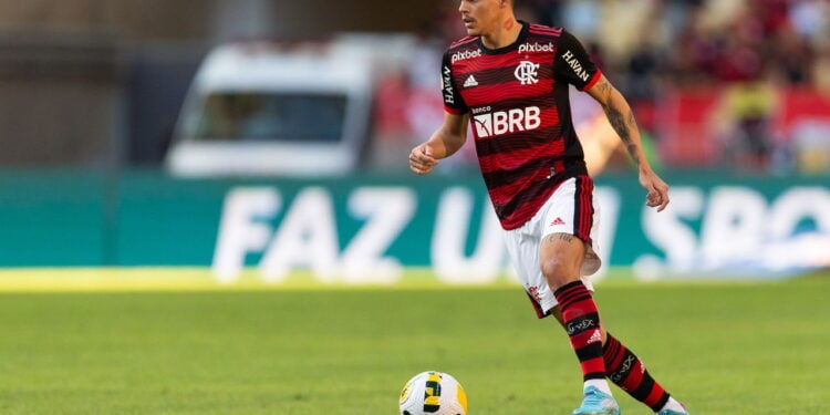 Flamengo ditando tendências na moda urbana em 2025