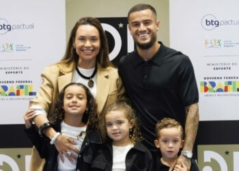A esposa de Philippe Coutinho surpreende fãs fora dos gramados