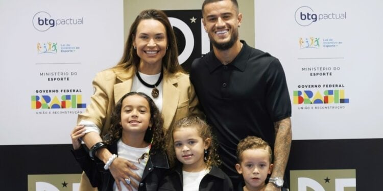 A esposa de Philippe Coutinho surpreende fãs fora dos gramados