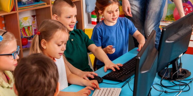 Escolas investem em e-sports para engajar e ensinar melhor