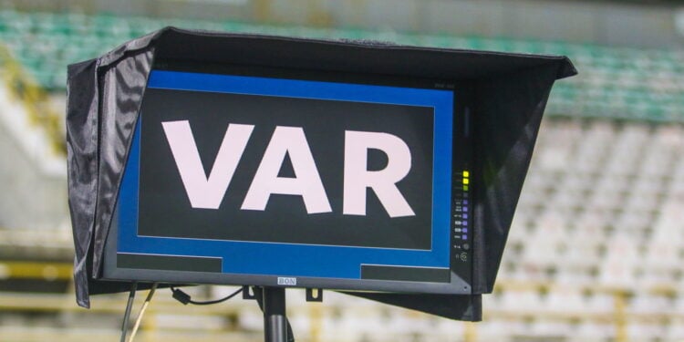 Decisões mais justas? Veja o impacto do VAR no futebol atual