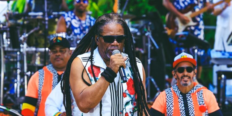 A paixão de Carlinhos Brown pelo clube que emociona!