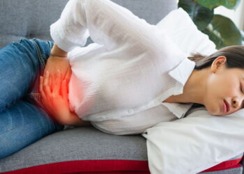 Veja como exercícios simples podem aliviar suas cólicas menstruais!