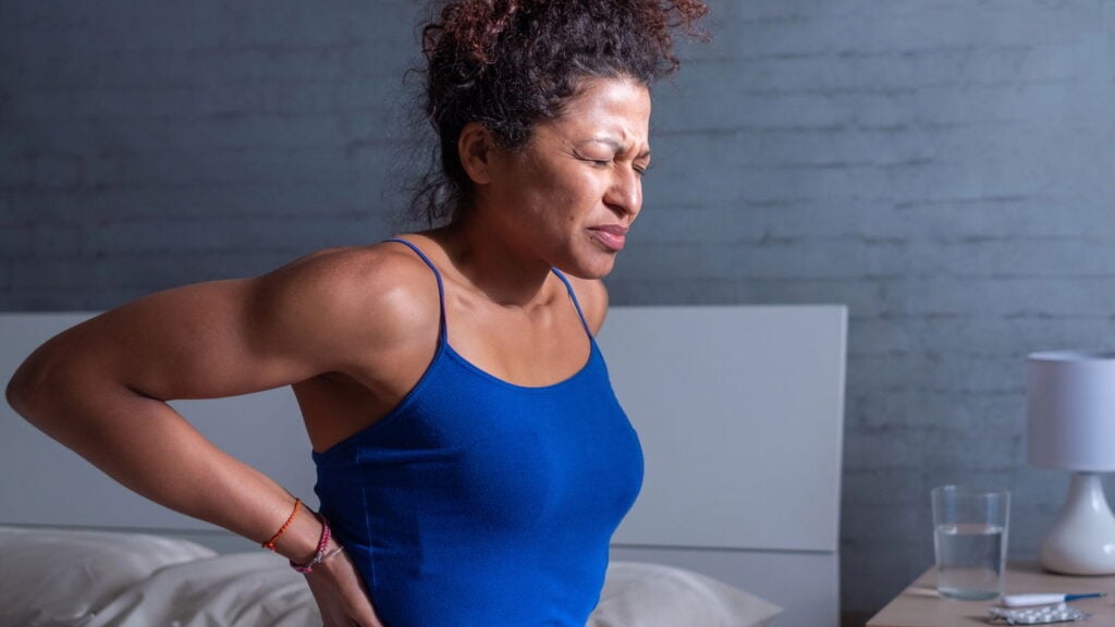 Alivie a dor nas costas ao ficar em pé com estes exercícios!