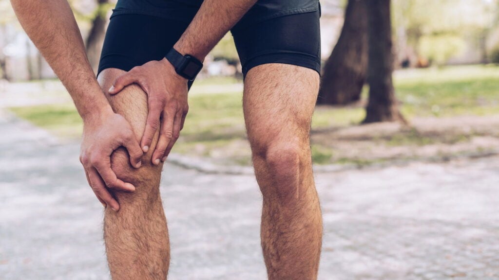 Alivie a dor no joelho ao subir escadas com exercícios eficazes!