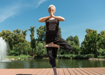 Treine equilíbrio em um pé só e previna quedas!