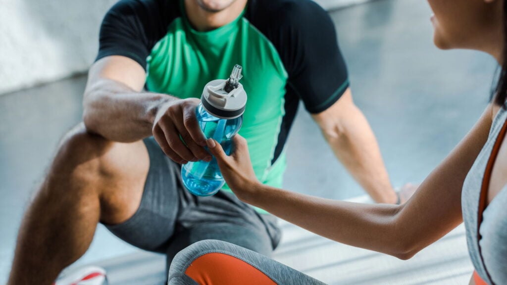 Como a tecnologia pode melhorar sua hidratação durante o treino? Entenda a nova tendência