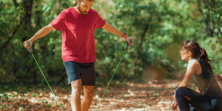 Exercícios de elástico para braços mais fortes e definidos!