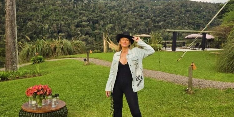 Você não vai acreditar na relação de Lívia Andrade com seu time!