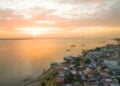 Cidade que joga bola entre árvores gigantes tem estádio de Copa do Mundo