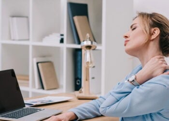 Melhore sua saúde cervical com exercícios de alongamento!