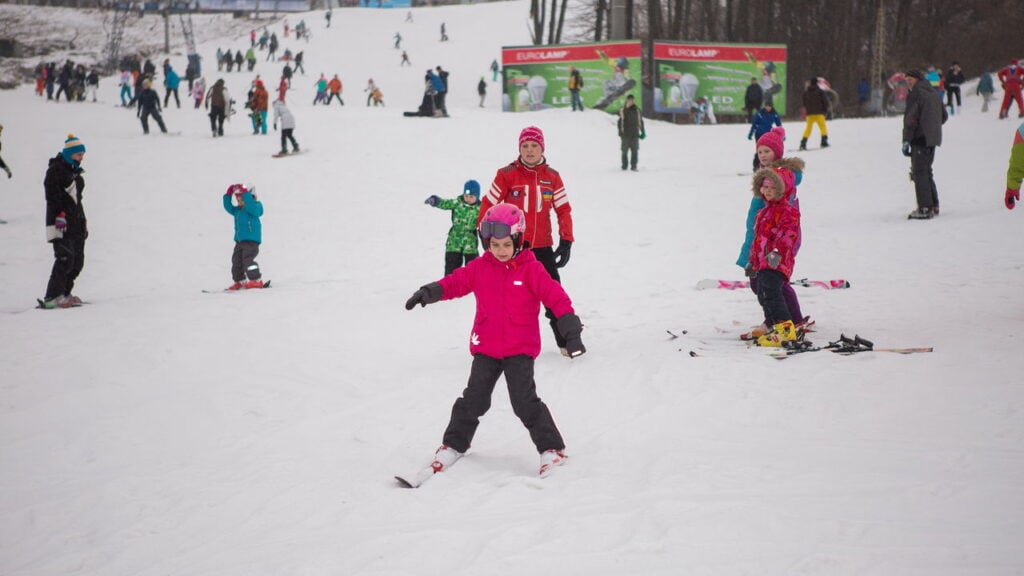 Geração de neve artificial garante esportes de inverno em 2025