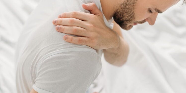 Fortaleça seus ombros usando somente seu próprio corpo!