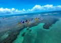 O lugar onde crianças nadam com peixinhos e os pais relaxam sem preocupação