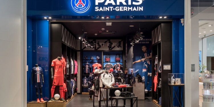 A Evolução dos Uniformes de Flamengo e PSG em 2025