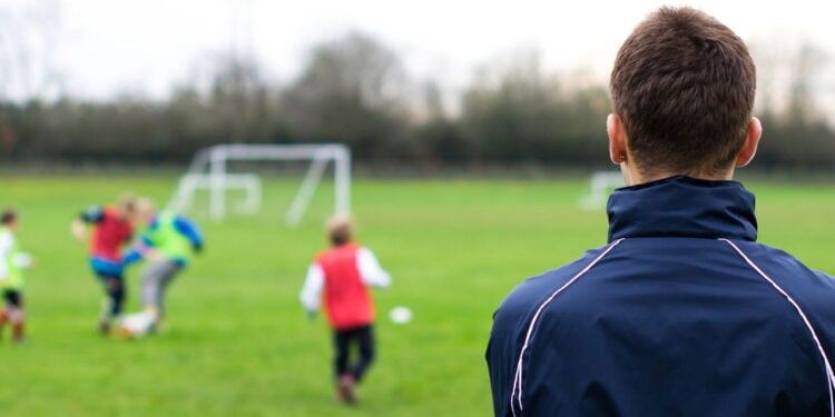 Como os técnicos são retratados nas produções esportivas