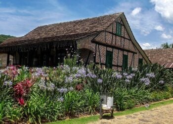 Cidade mais alemã do Brasil tem arquitetura enxaimel autêntica