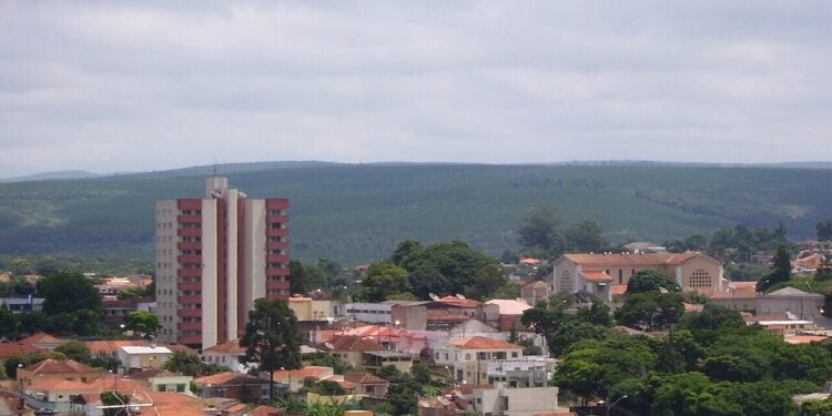 Este destino guarda trilhas incríveis e o voo mágico das andorinhas