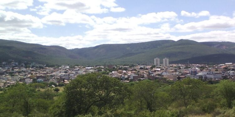 Cidade baiana reúne grutas escondidas e patrimônio histórico