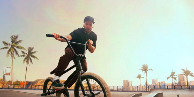 Manobras básicas de BMX conquistam ruas brasileiras