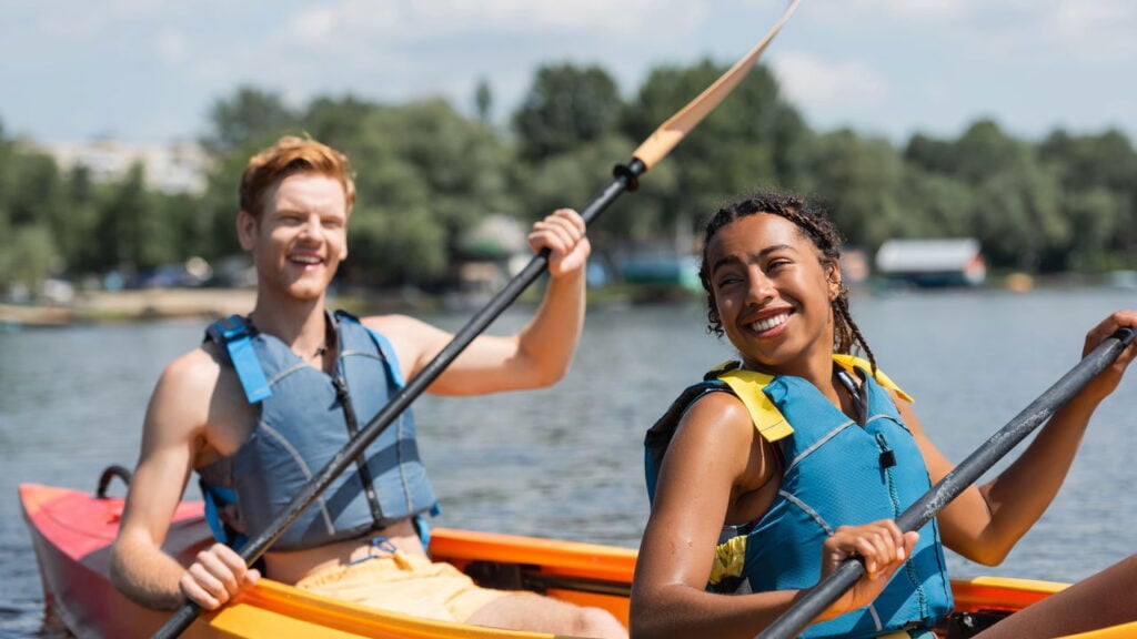 Vai remar? Veja o que levar para curtir o caiaque sem imprevistos