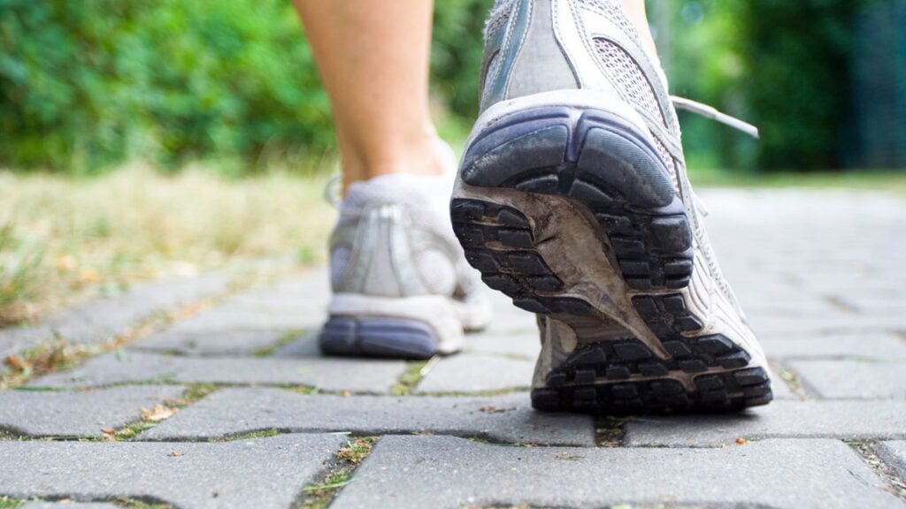 Qual o melhor tênis para caminhar? Veja o que ninguém te conta