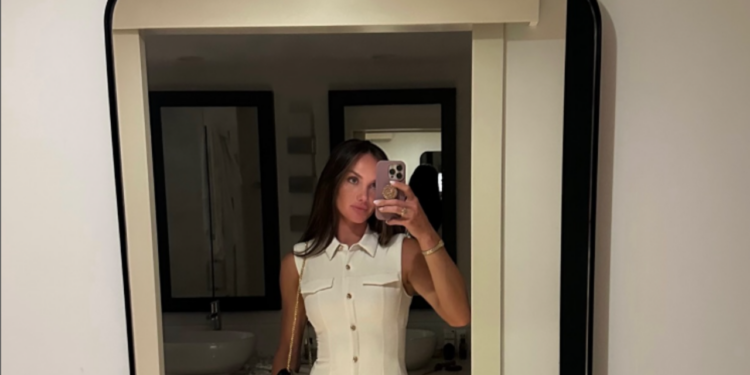 Quem é a tenista que está sendo perseguida na web por ser modelo
