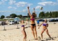 Como manter o corpo em movimento o ano inteiro com esportes na areia