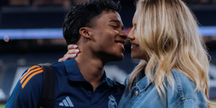 Ela conheceu Endrick no shopping e virou a namorada de uma estrela do Real Madrid