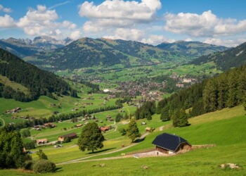 Como é o mundial de vôlei de praia em Gstaad nos Alpes suíços