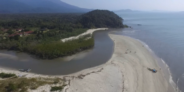 Esta ilha brasileira vai te reconectar com a natureza selvagem