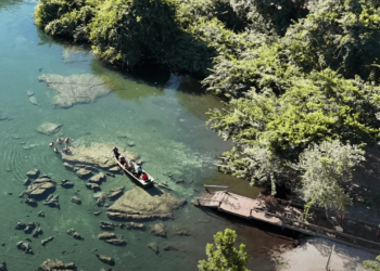Destino brasileiro impressiona com águas cristalinas únicas
