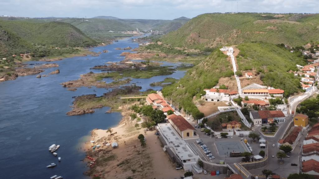 Cidade no sertão alagoano preserva segredos do cangaço e charme colonial