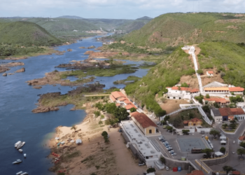 Essa cidade abriga segredos do cangaço e águas esmeraldas