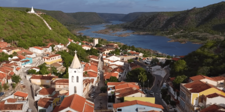 Cidade no sertão alagoano preserva segredos do cangaço e charme colonial