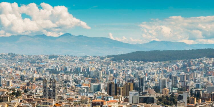 Veja como chegar com facilidade ao estádio Chillogallo em Quito