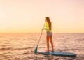 Stand up paddle conquista praias e melhora sua saúde