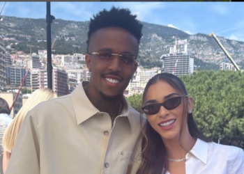 O casal mais comentado do futebol brasileiro vive um romance de cinema na Espanha