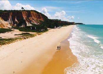 Maior campo de golfe do país fica nesta praia baiana