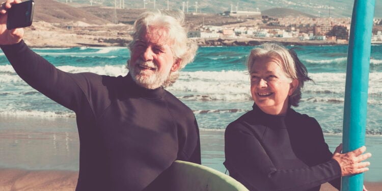 Wetsuits são a nova febre entre surfistas e fashionistas