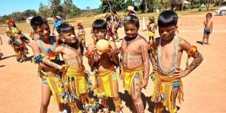 Futebol de cabeça indígena existe há 500 anos no Centro-Oeste