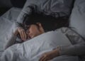 Corpo rígido após uma noite ruim? Veja os melhores exercícios para aliviar a tensão!