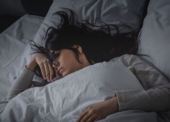 Corpo rígido após uma noite ruim? Veja os melhores exercícios para aliviar a tensão!