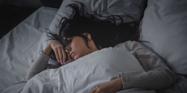 Corpo rígido após uma noite ruim? Veja os melhores exercícios para aliviar a tensão!