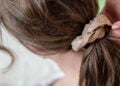 Faixas de cabelo e pochetes voltam às academias brasileiras