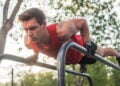 Exercício que emagrece usando apenas seu próprio peso