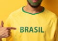 Camisas de futebol ganham espaço como tendência da moda urbana