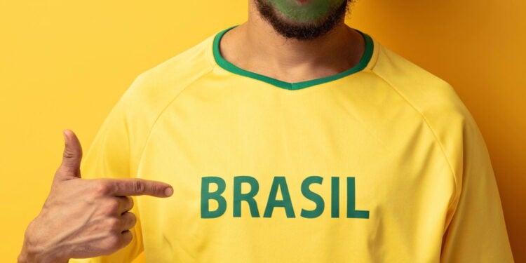 Camisas de futebol ganham espaço como tendência da moda urbana